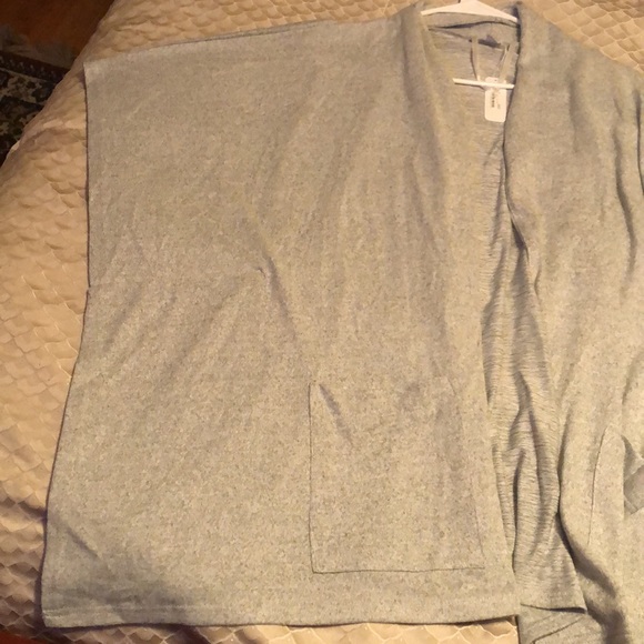 Brand New Charming Charlie Grey short sleeve sweater OS - Picture 3 of 3